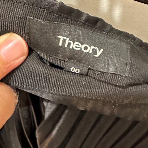 Theory Pleated Skirt size 0 - Picture 4 of 5